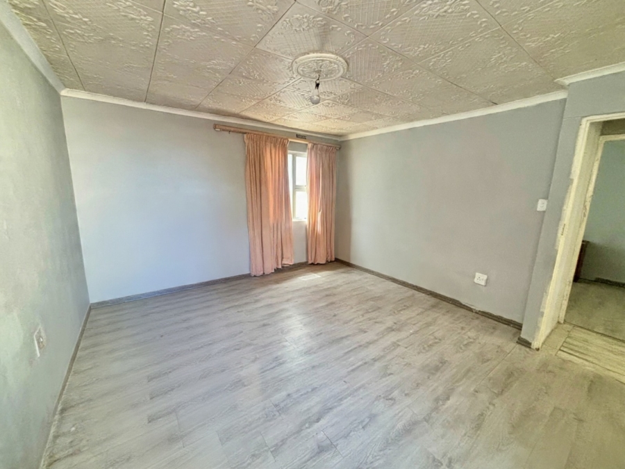 2 Bedroom Property for Sale in Mandela Park Western Cape